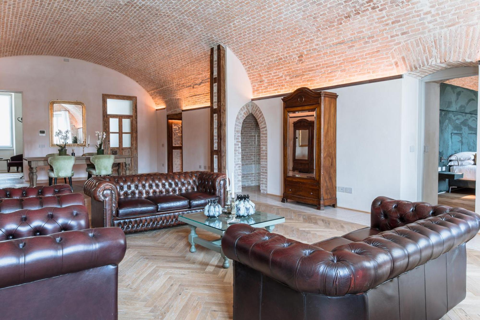 Pavillon Hotel *