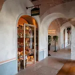 Pavillon Suite & Apartments